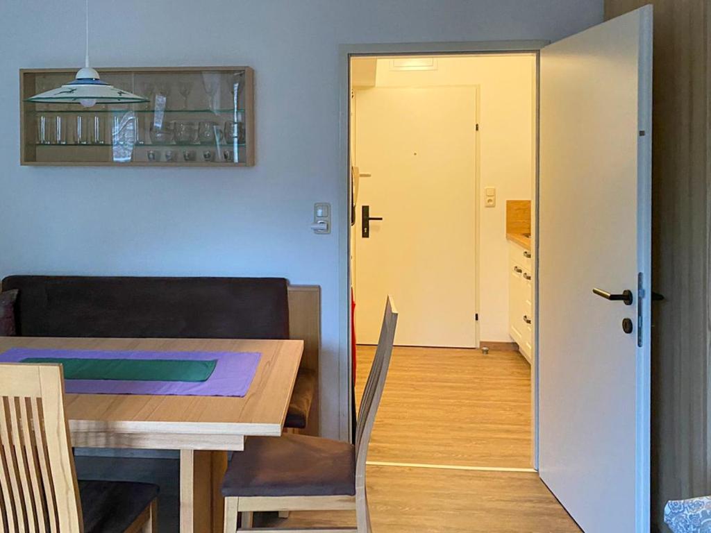 a dining room with a table and a door to a room at Kirchengasse 162 - Alte Post II in Bad Aussee