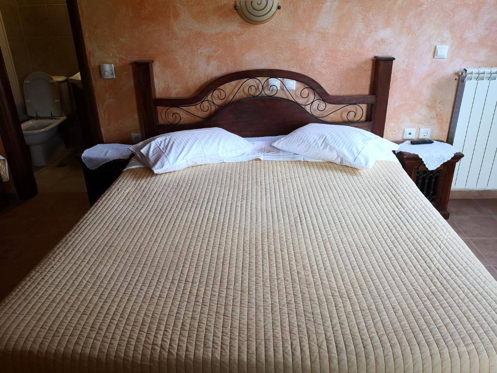 Postel nebo postele na pokoji v ubytování Flygonion Guesthouse