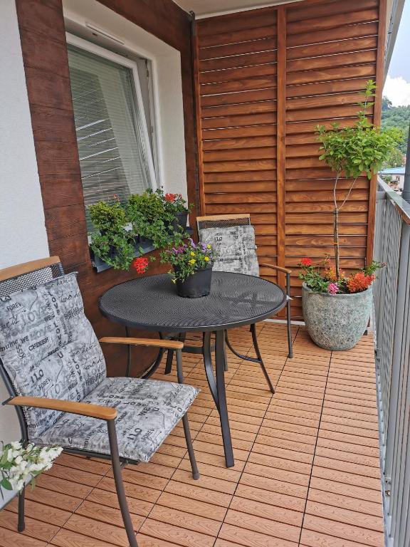 Balkón nebo terasa v ubytování APARTAMENT BIESZCZADY
