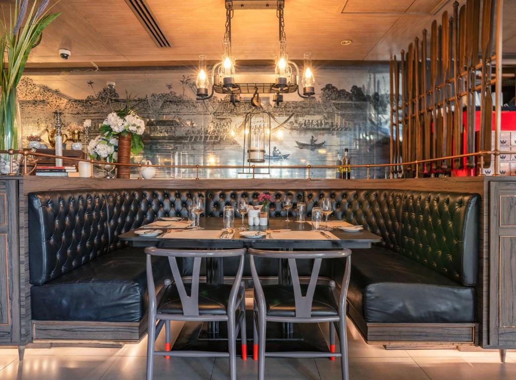 Riva Surya Bangkok - Resim 21