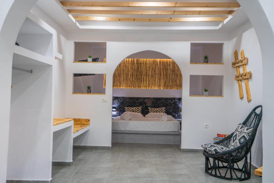 O zonă de relaxare la Vlychada's Diamond Apartments