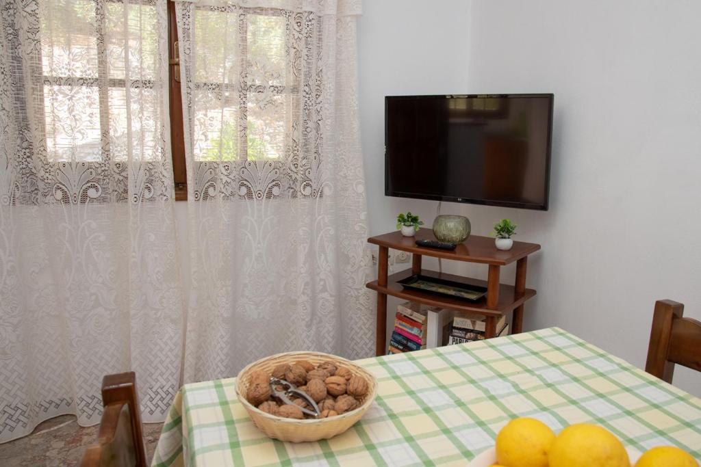 TV a/nebo společenská místnost v ubytování Amalia Complex