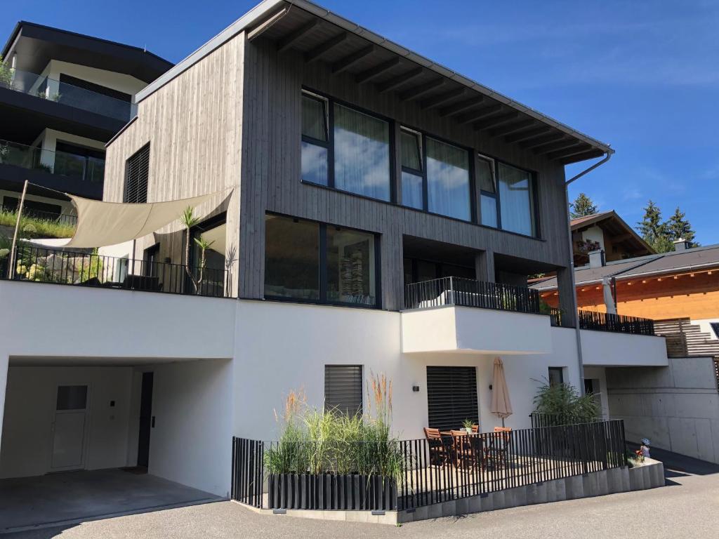 a contemporary house with a black and white facade at Appartement Sunside in Saalbach-Hinterglemm