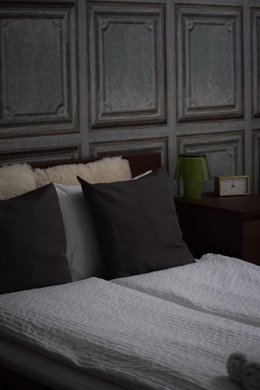 Posteľ alebo postele v izbe v ubytovaní Your Gorgeous and Spacious Dream Home FREE Parking
