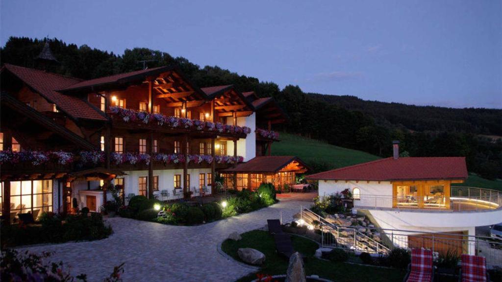 Nespecifikovaný výhled na hory nebo výhled na hory při pohledu z hotelu