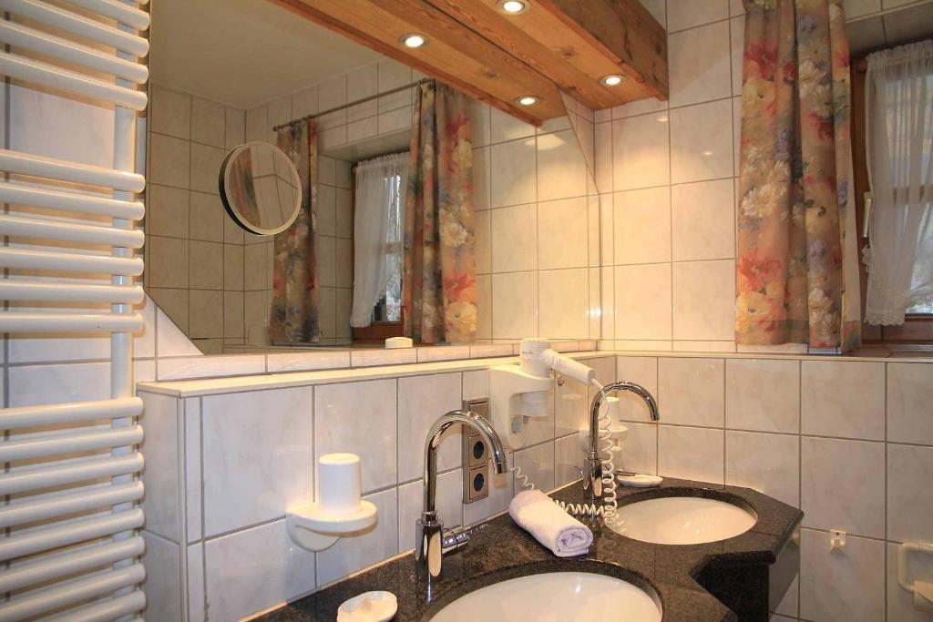 Koupelna v ubytování Hotel Mariandl - Singender Wirt