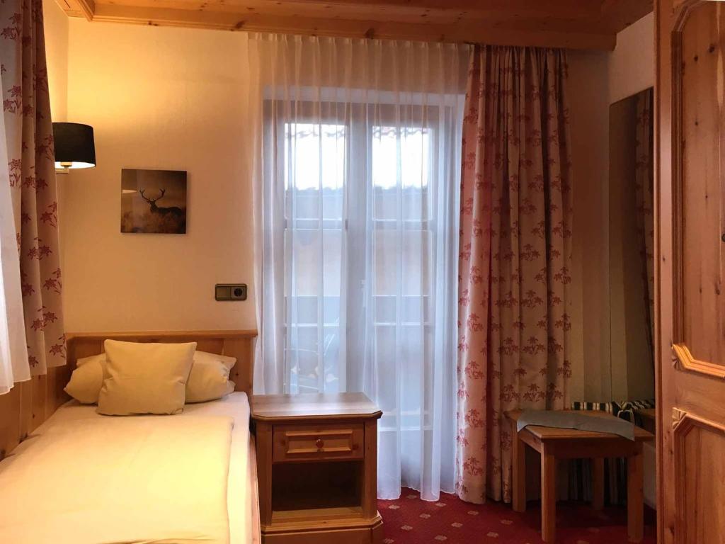 Postel nebo postele na pokoji v ubytování Hotel Mariandl - Singender Wirt