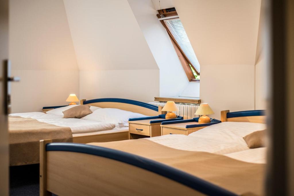 Postel nebo postele na pokoji v ubytování IT Centrum Apartments