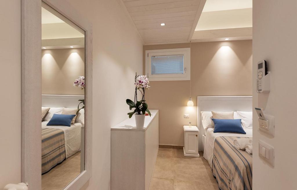 Łóżko lub łóżka w pokoju w obiekcie B&B Il Cortiletto