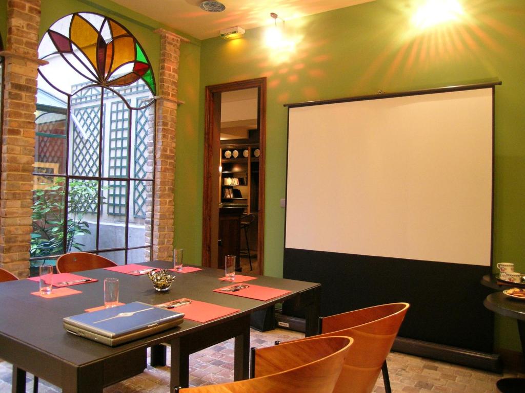 Hôtel Relais Monceau - Resim 24