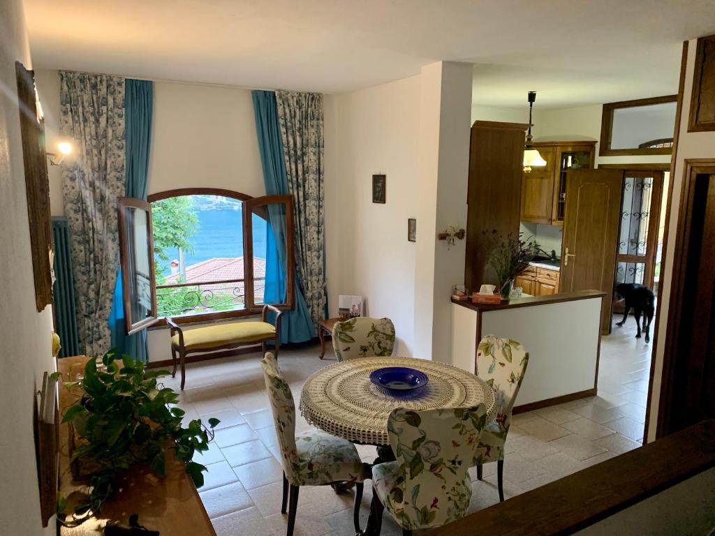 Kuchyň nebo kuchyňský kout v ubytování Reginaldo's home