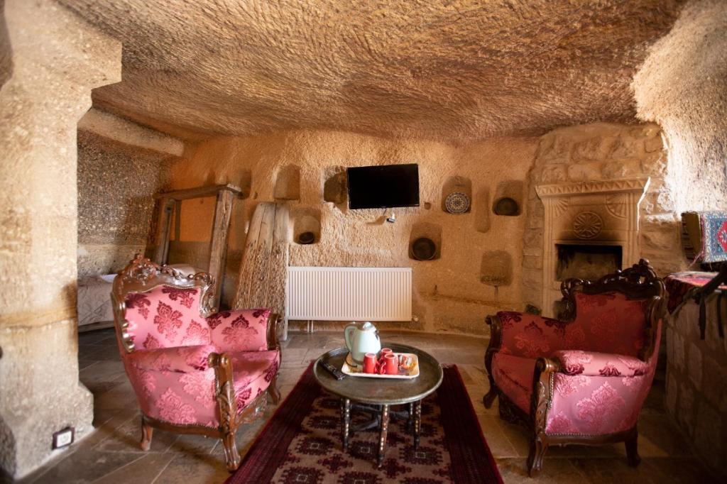 Antique Terrace Cave Suites - 19