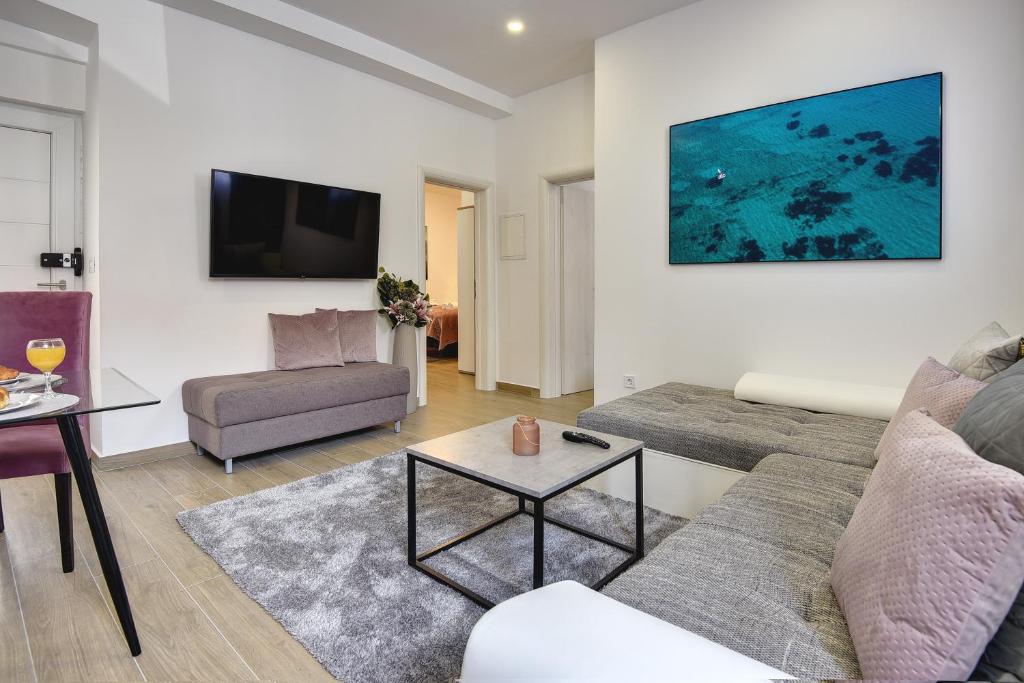 D&A Central Luxury Apartments with FREE Parking - Two-Bedroom Apartment