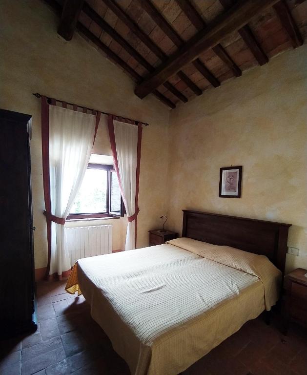 Postel nebo postele na pokoji v ubytování Monastero Le Grazie