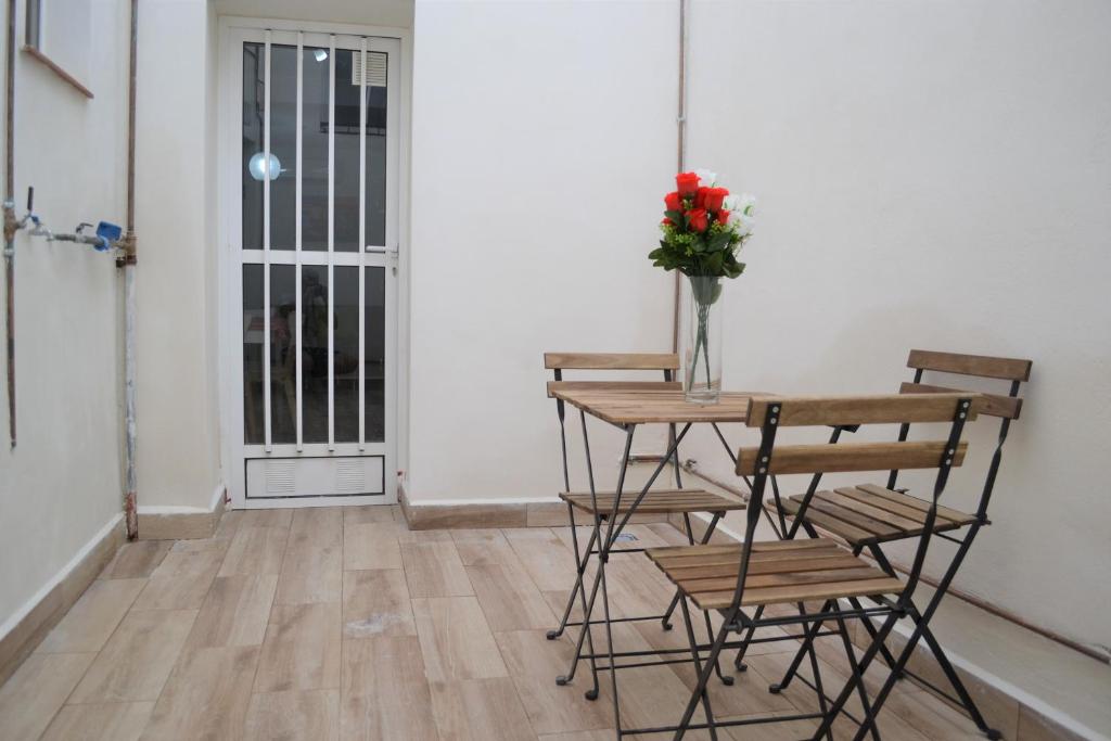 Impressive 1 bed Apartment with a stunning bathroom and ...