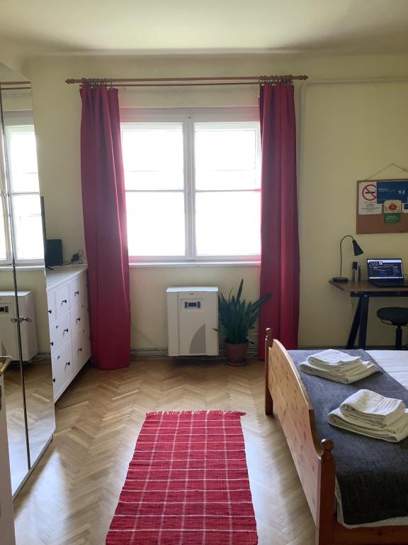 Posteľ alebo postele v izbe v ubytovaní Poppy Flower Apartment