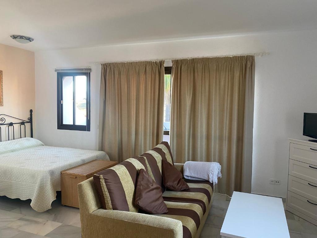 Estudio Duquesa Golf Sierra y Mar, Manilva – Updated 2022 Prices