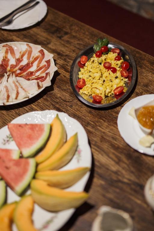 Jedlo v ubytovaní bed & breakfast alebo blízkom okolí