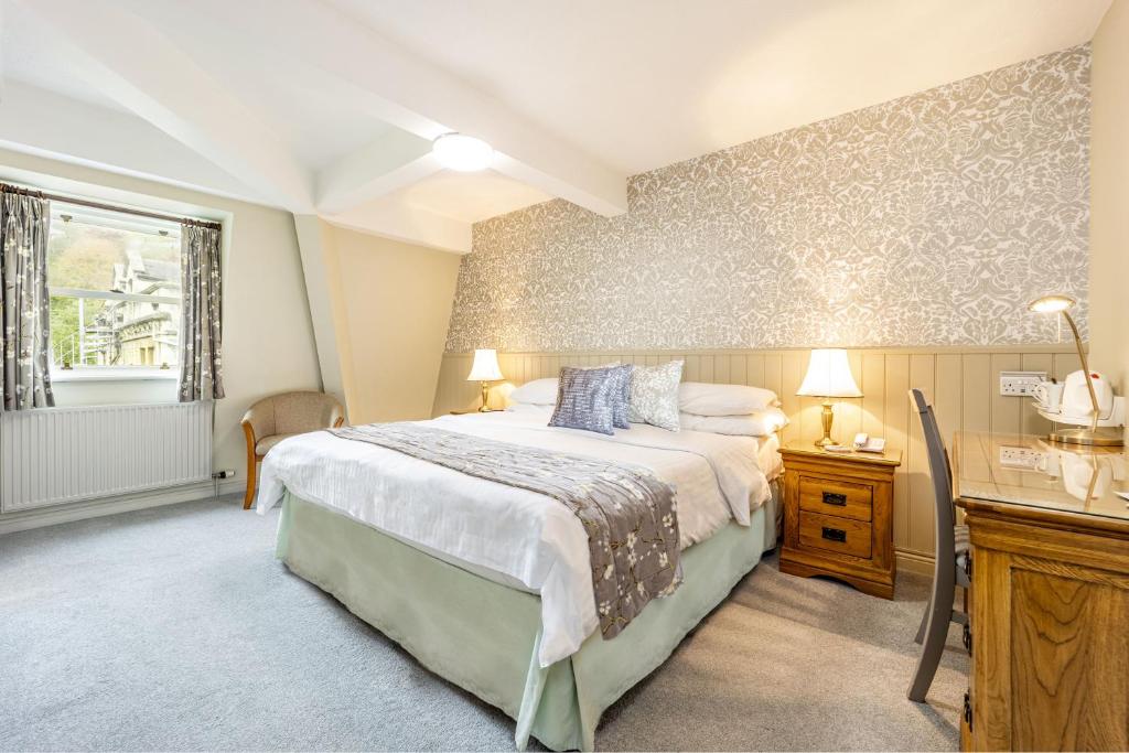 Best Western Limpley Stoke Hotel photo