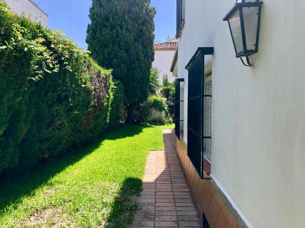 Ogród w obiekcie Precioso Chalet en Almuñecar junto al Mar con Garage privado