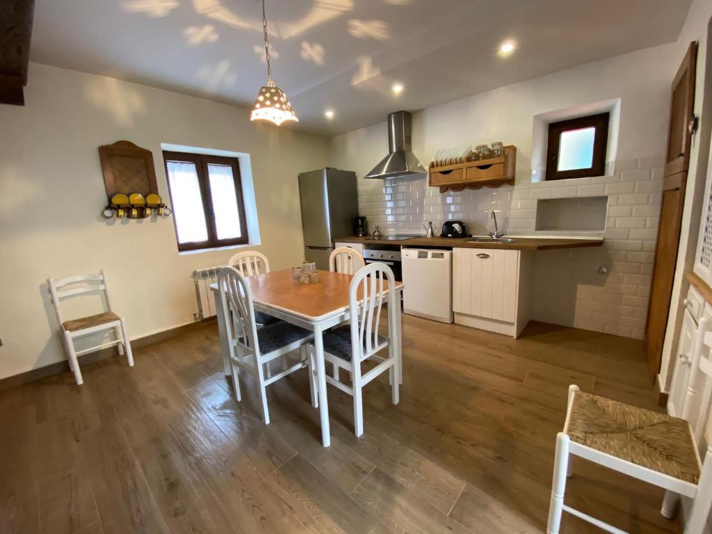 Kuchyň nebo kuchyňský kout v ubytování CASA DE VACACIONES EL NARANJO