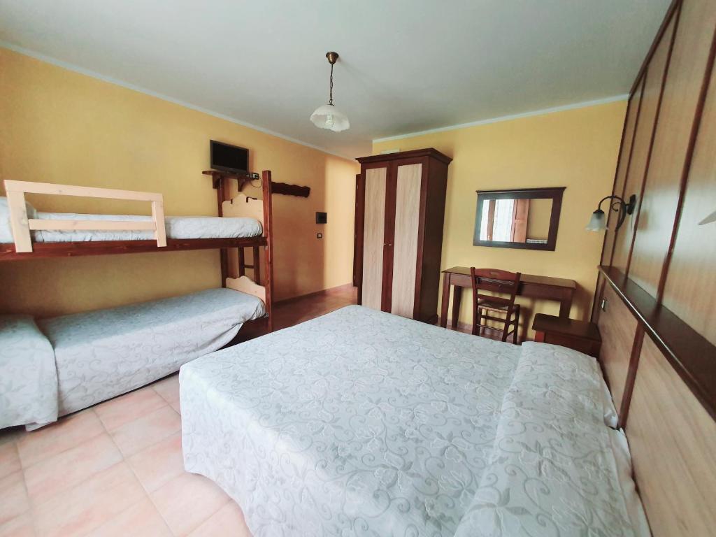 Postel nebo postele na pokoji v ubytování Albergo del Sangro