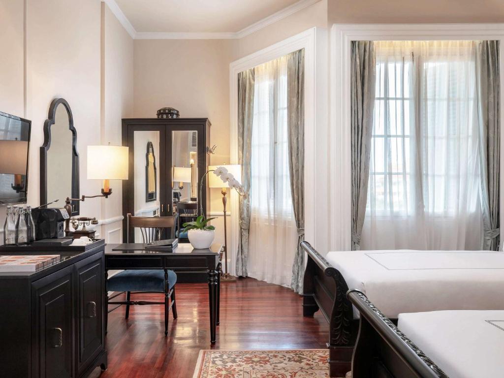 Postel nebo postele na pokoji v ubytování Raffles Hotel Le Royal