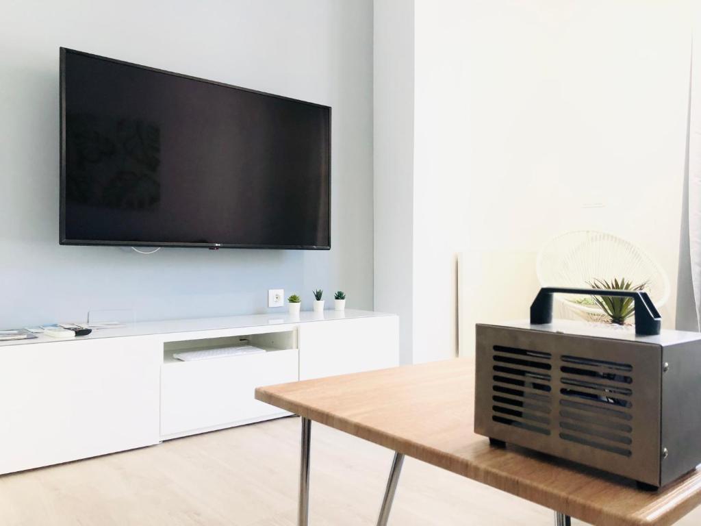 Televízia a/alebo spoločenská miestnosť v ubytovaní Loft Duplex Malaga