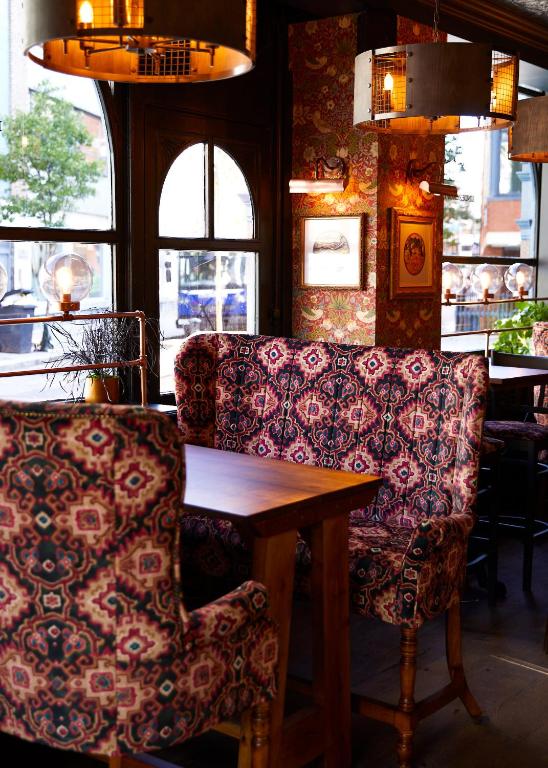 The Kings Arms Pub & Boutique Rooms - King Room - Four Poster