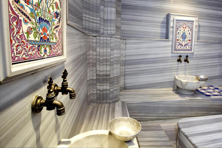 A bathroom at Best Western Empire Palace Hotel & Spa