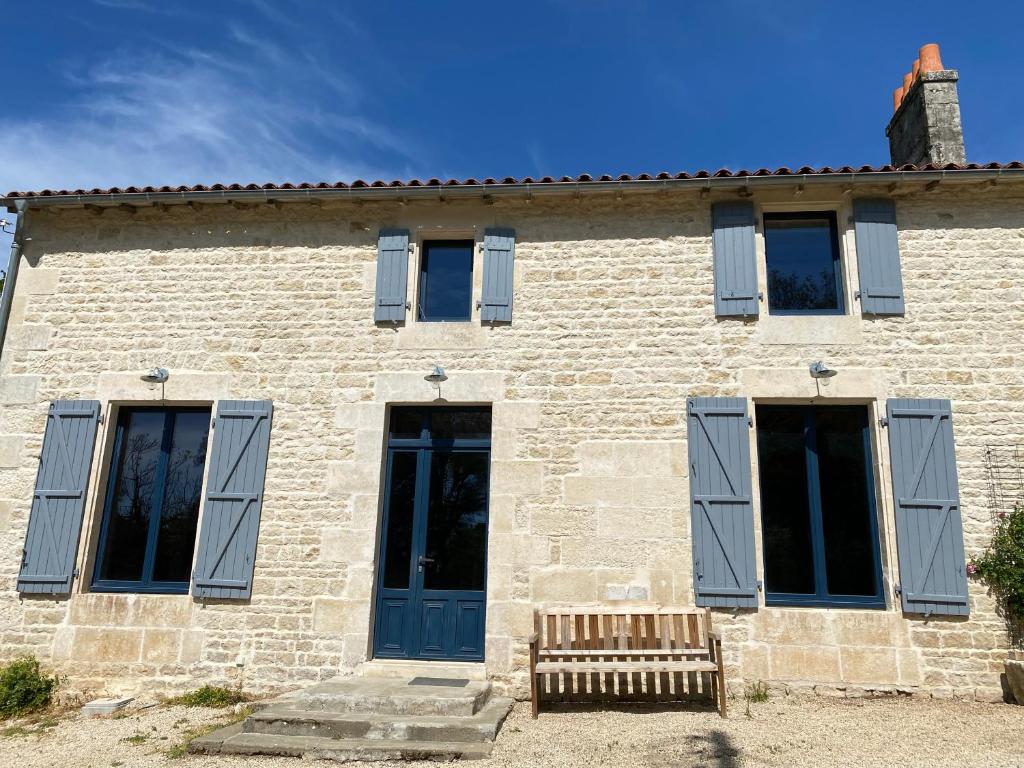 Château des Loups - Les Pommiers - Maison De Cinq Chambres