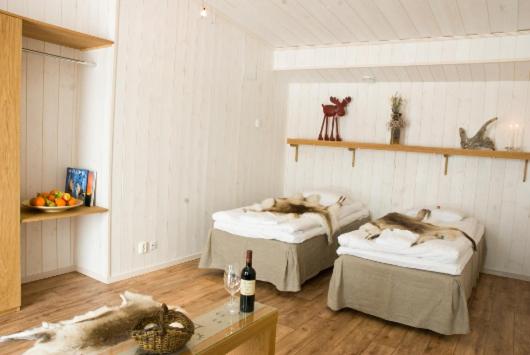 Posezení v ubytování Lappeasuando Lodge