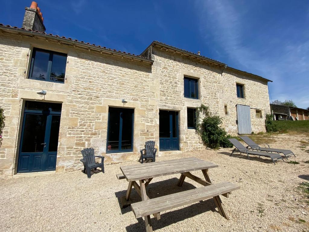 Château des Loups - Les Cèdres Bleus - Housity