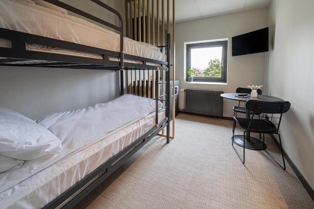 Postel nebo postele na pokoji v ubytování Jönköping Hotel Apartments