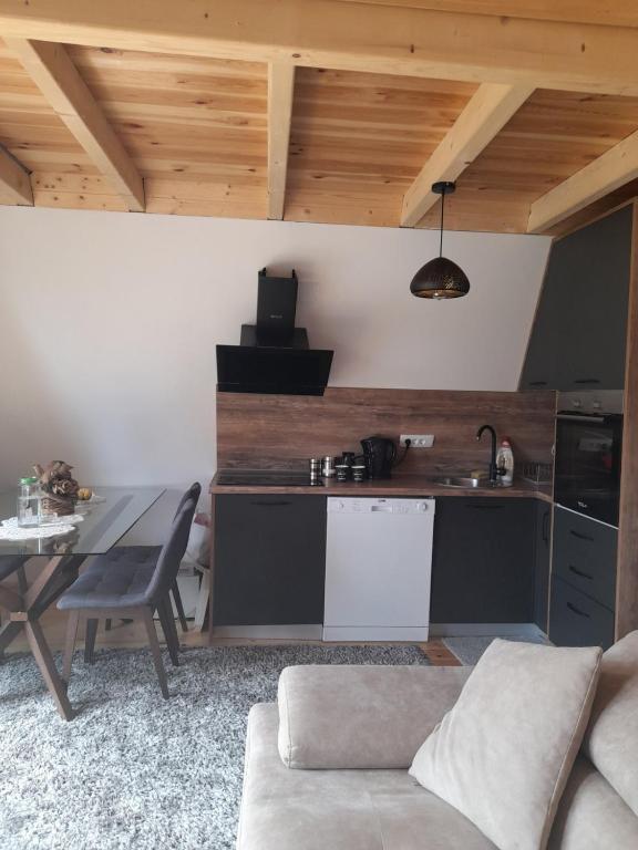 Kuchyň nebo kuchyňský kout v ubytování olive garden farm