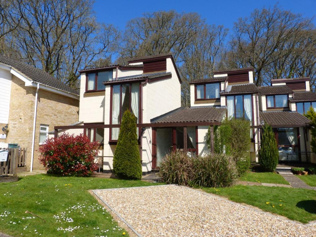 a house in the suburbs with a yard at Villa 23 in Wootton Bridge