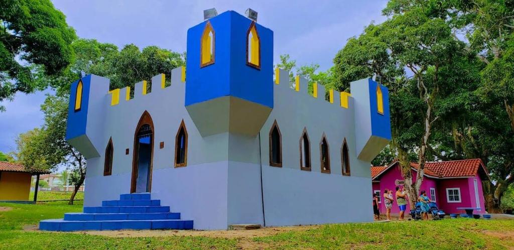  Casa com piscina na região dos lagos - Araruama
