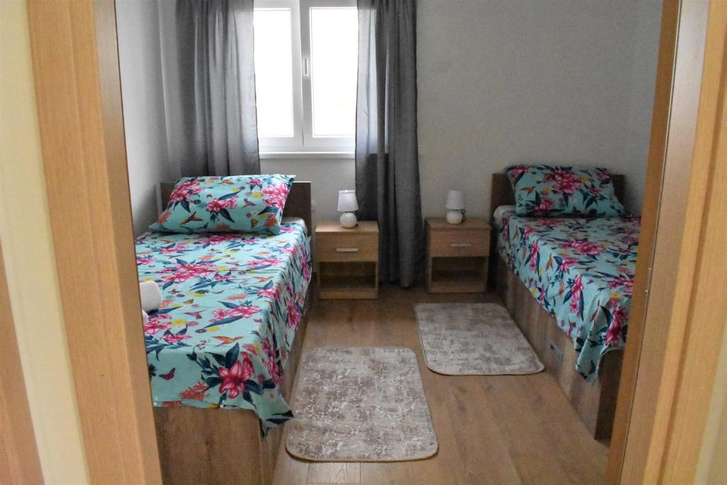 Postel nebo postele na pokoji v ubytování Apartmani Škorpion