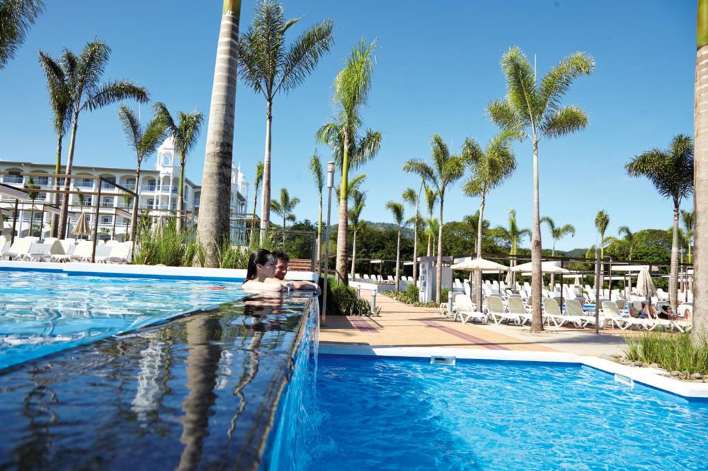 Bazén v ubytování Riu Palace Costa Rica - All Inclusive nebo v jeho okolí
