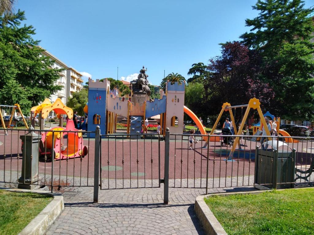 Vista sul carruggio, centro storico di Chiavari játszósarka