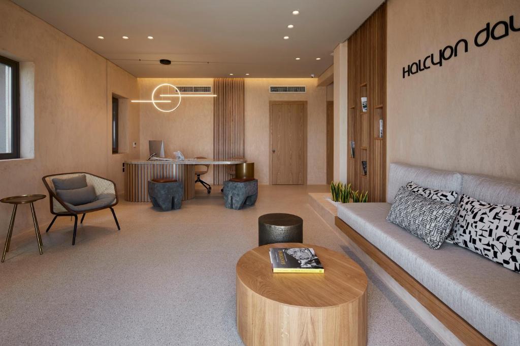 Halcyon Days Suites Santorini photo 2