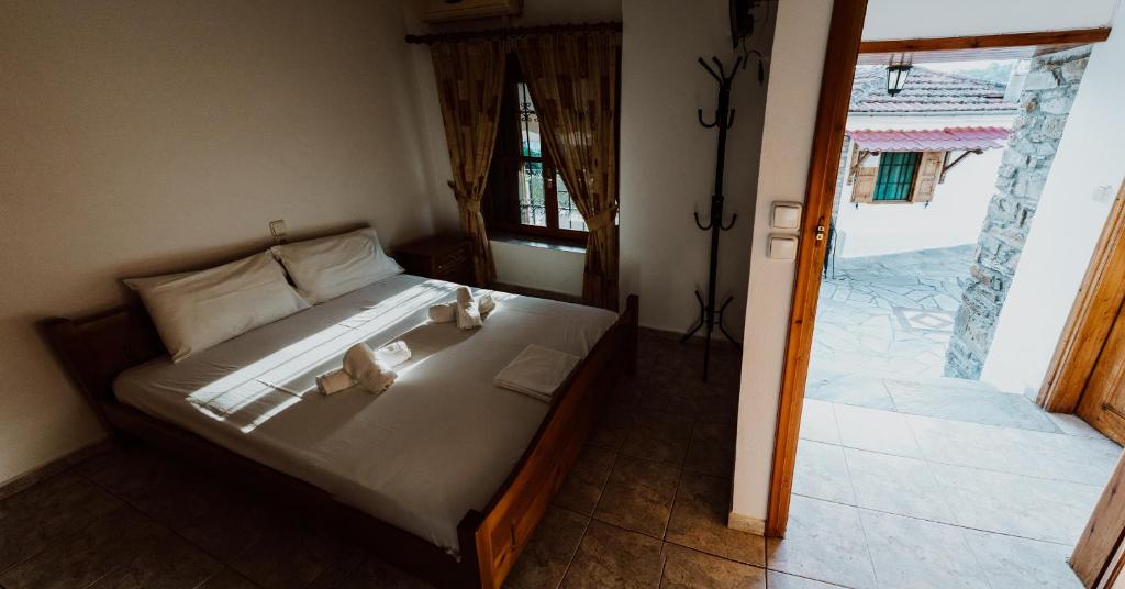 Postel nebo postele na pokoji v ubytování Filippos Rooms Afissos
