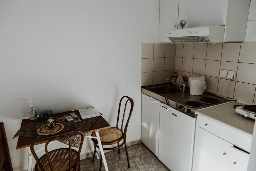 Kuchyň nebo kuchyňský kout v ubytování Filippos Rooms Afissos