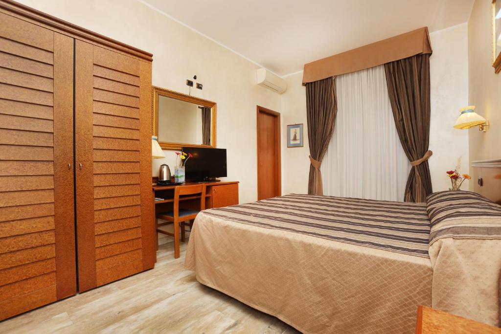 Postel nebo postele na pokoji v ubytování Hotel Rimini