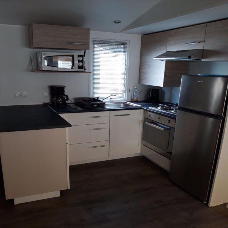 Kuchyň nebo kuchyňský kout v ubytování Mobilhomes Quiberon Camping Conguel - Bord de Mer