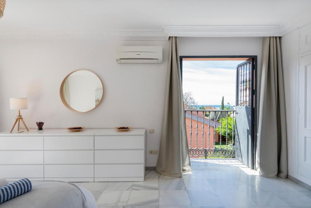 Balkón nebo terasa v ubytování Villa Giovanni - Marbella Center - Heated Pool