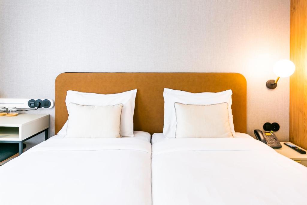 Postel nebo postele na pokoji v ubytování LX SoHo Boutique Hotel by RIDAN Hotels