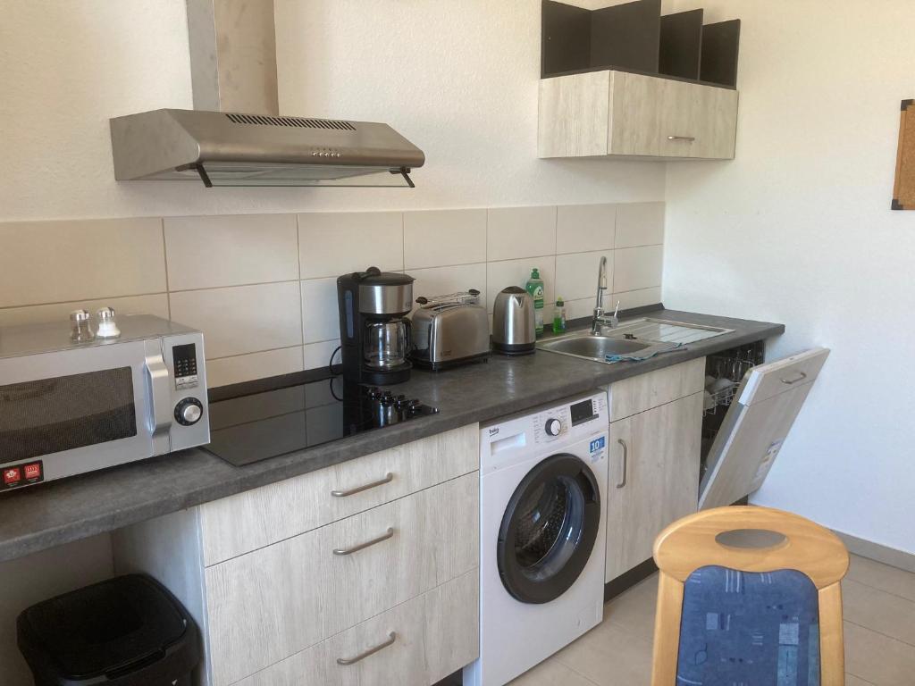 Kuchyň nebo kuchyňský kout v ubytování Ferienwohnung Zeitz Appartment Moritzburg
