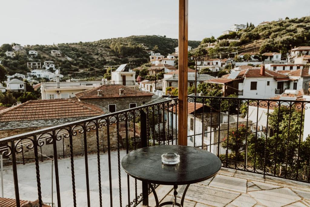 Balkón nebo terasa v ubytování Filippos Rooms Afissos