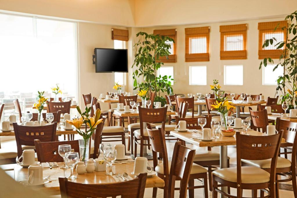 Restaurace v ubytování Artisan Playa Esmeralda Family Beach Hotel